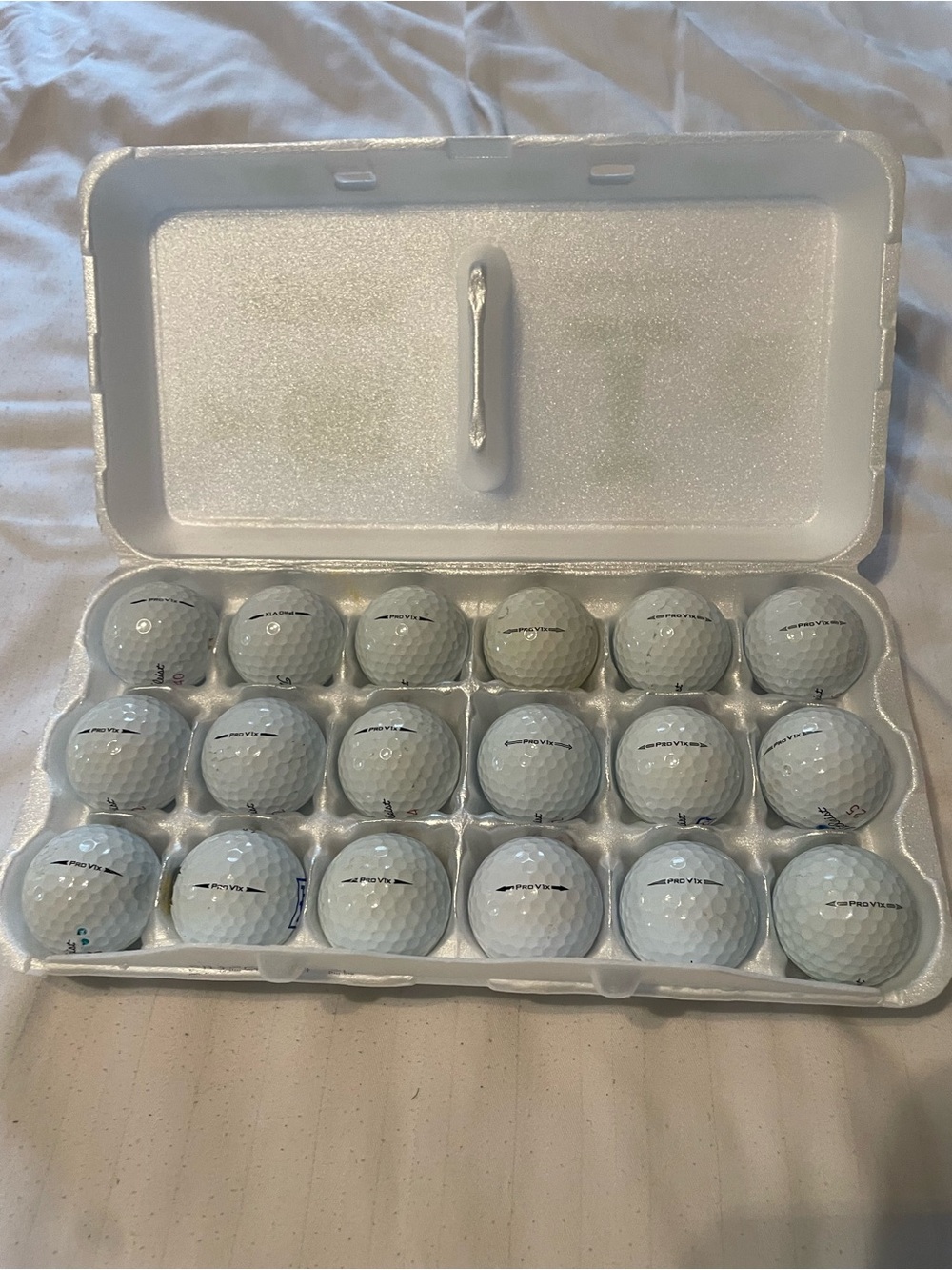 Titleist ProV1x Pro V1x Golf Balls 18 In Excellent Condition 4A